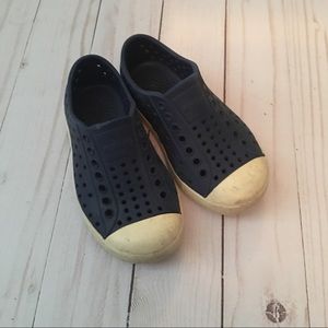 Native slip ons kids 8